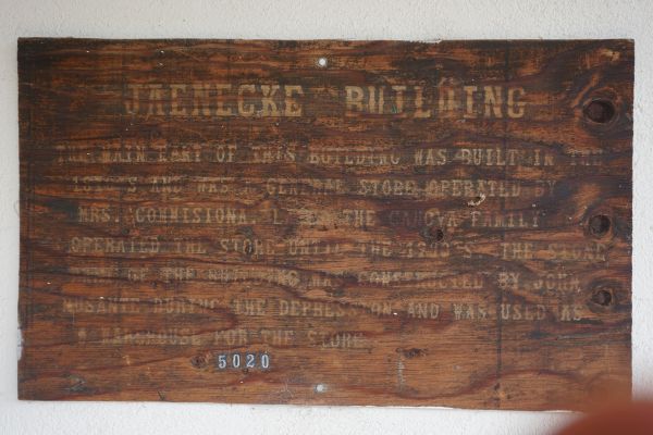 [Picture of Commissiona Store sign]